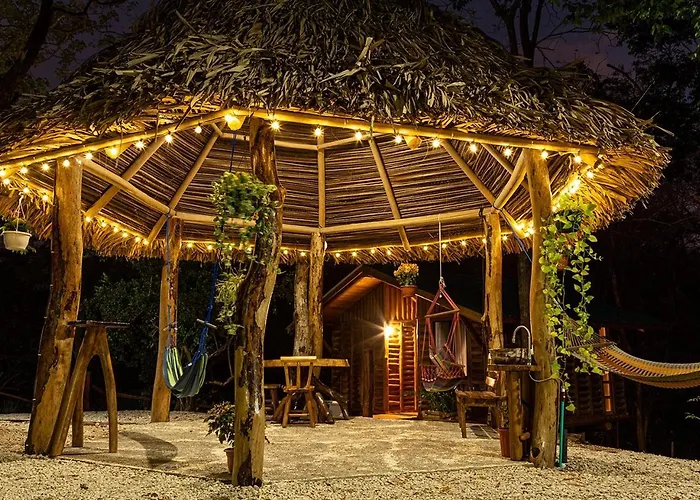 Eco-Turismo Guayacanes